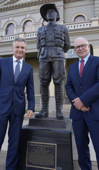 Assistant Minister for Defence Matt Thistlethwaite and Orange City Councillor Jeff Whitton. File picture
