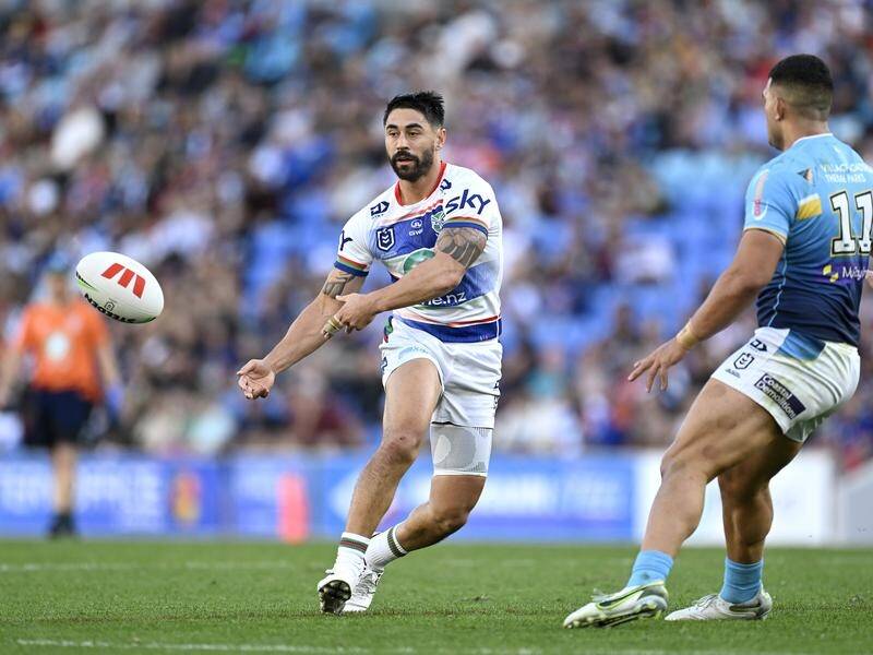 Shaun Johnson has suffered a hamstring injury in the Warriors' 66-6 defeat to Gold Coast. (Dave Hunt/AAP PHOTOS)